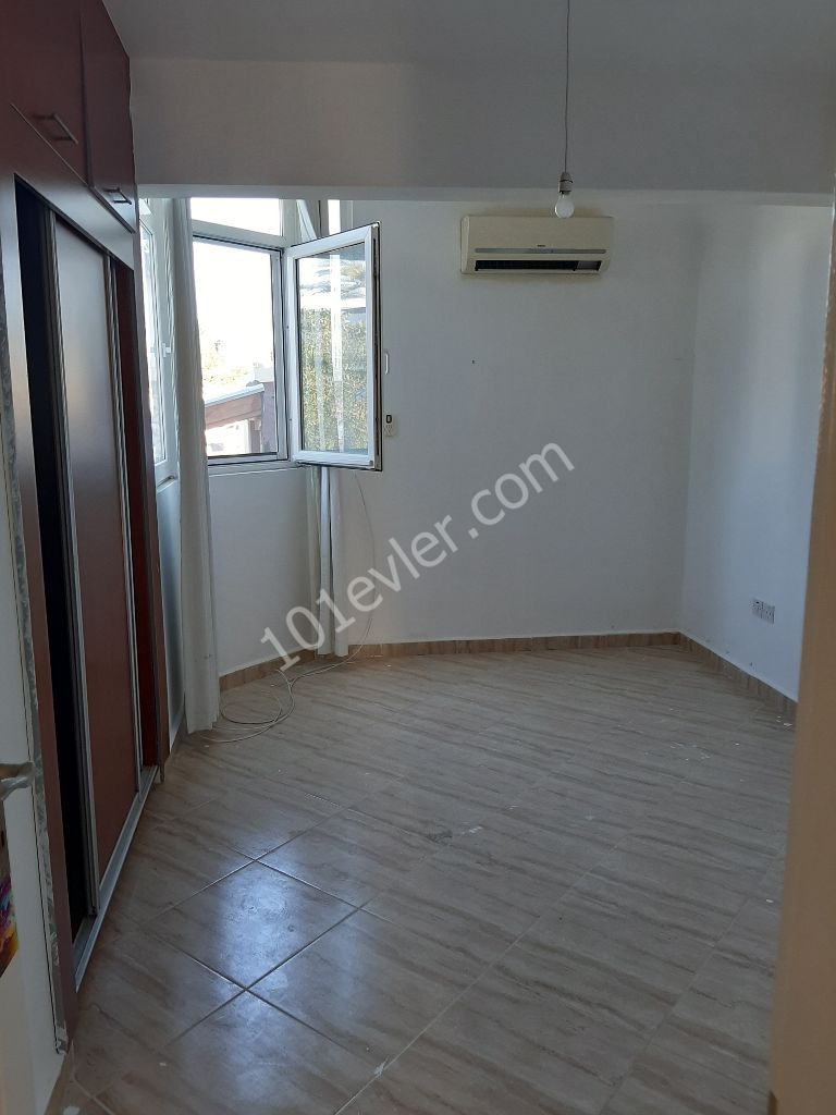 Girne Merkezde Site İçerisinde Satılık  3+1 Daire!!!/   3+1 Apartment for sale in the center of Kyrenia!!!