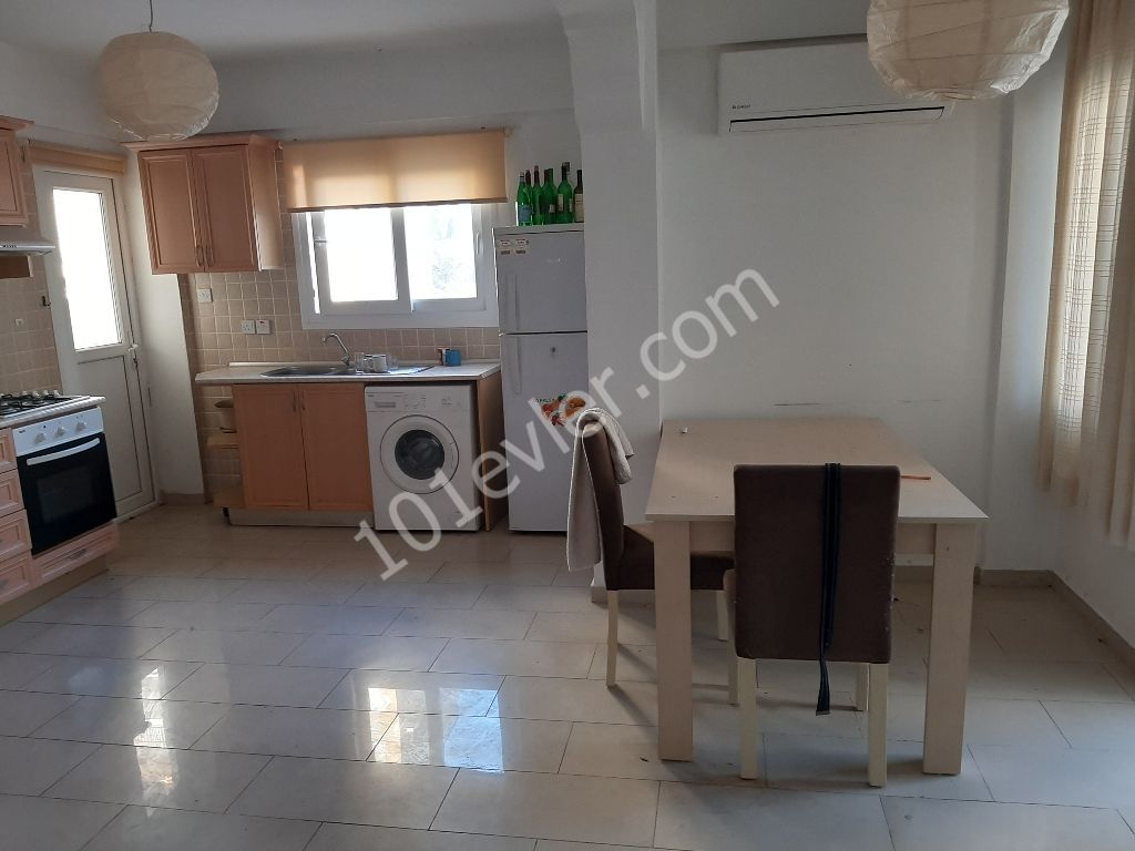 3+1 Wohnung Zum Verkauf Im Zentrum Von Kyrenia!!! / 3+1 Apartment zum Verkauf im Zentrum von Kyrenia ** 