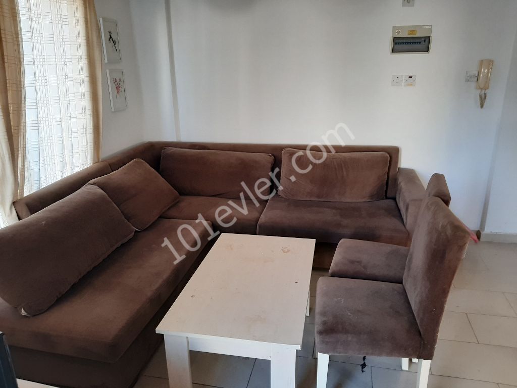 3+1 Wohnung Zum Verkauf Im Zentrum Von Kyrenia!!! / 3+1 Apartment zum Verkauf im Zentrum von Kyrenia ** 