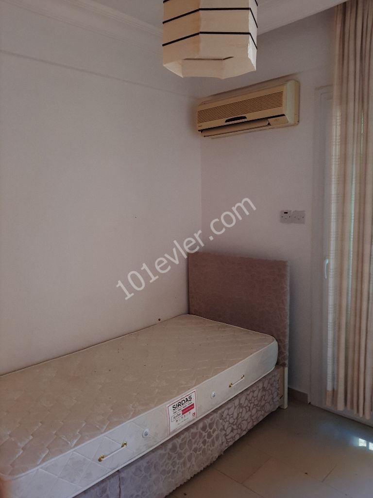 3+1 Wohnung Zum Verkauf Im Zentrum Von Kyrenia!!! / 3+1 Apartment zum Verkauf im Zentrum von Kyrenia ** 