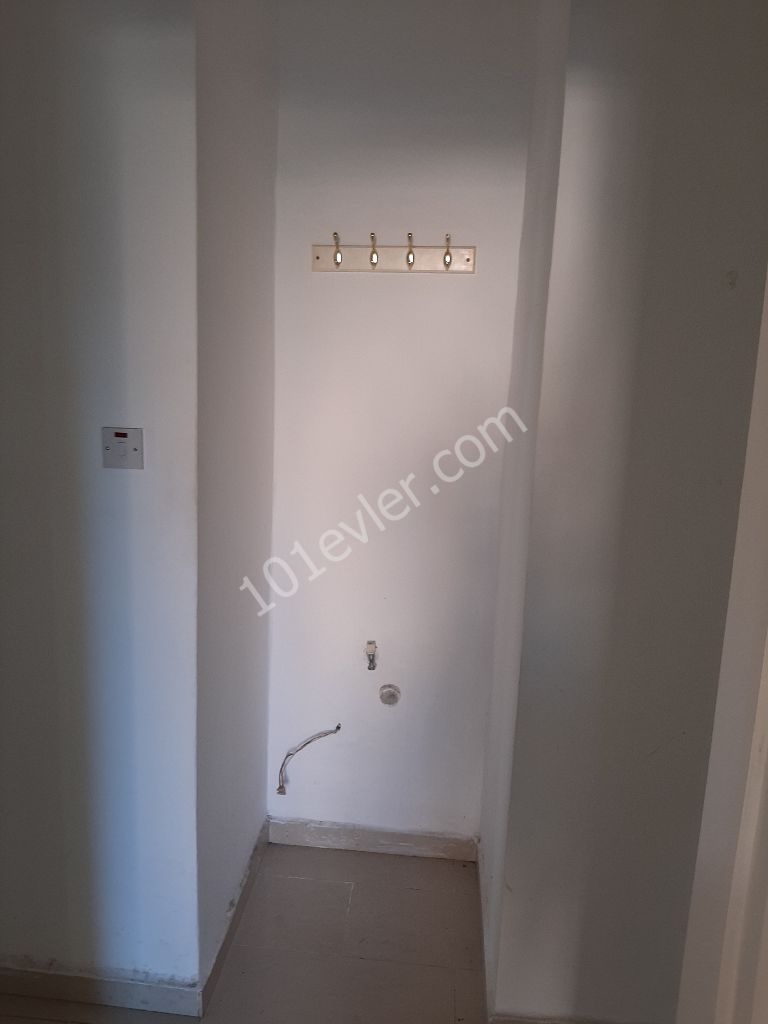 3+1 Wohnung Zum Verkauf Im Zentrum Von Kyrenia!!! / 3+1 Apartment zum Verkauf im Zentrum von Kyrenia ** 