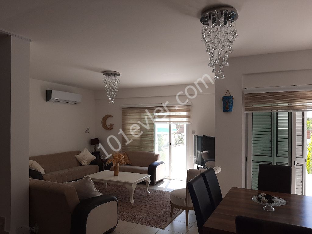 Voll möblierte 3+1 freistehende Villa zum Verkauf in Kyrenia Alsancak Ta Merit Royal Hotel E zu Fuß erreichbar!!! ** 