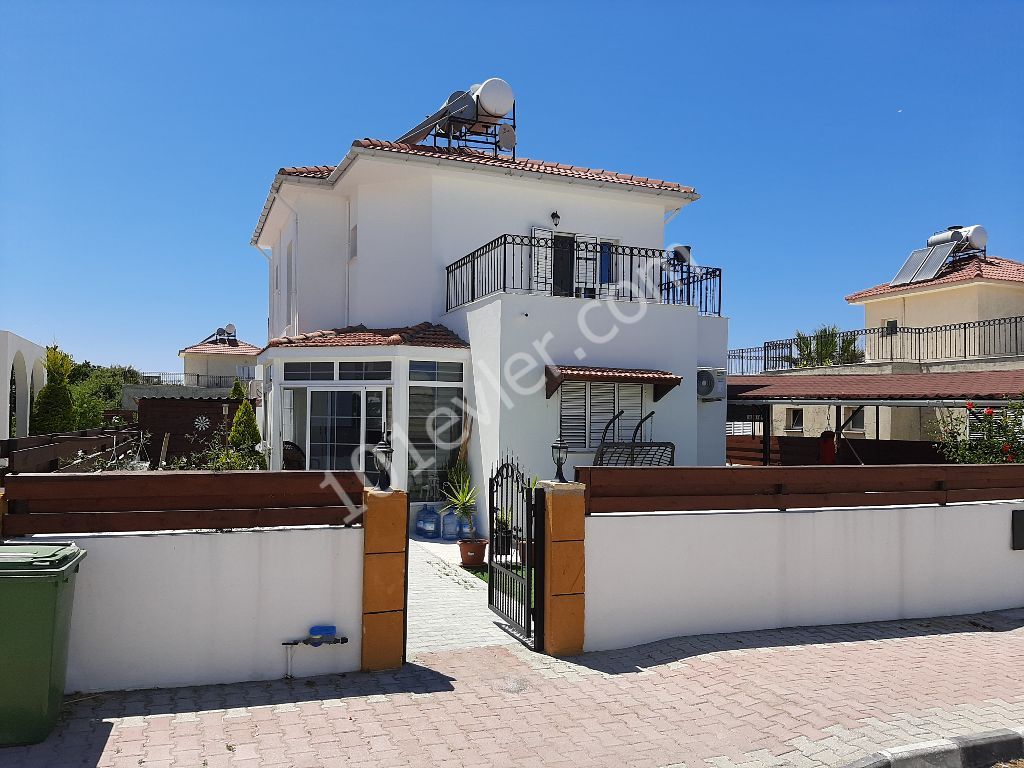 Voll möblierte 3+1 freistehende Villa zum Verkauf in Kyrenia Alsancak Ta Merit Royal Hotel E zu Fuß erreichbar!!! ** 