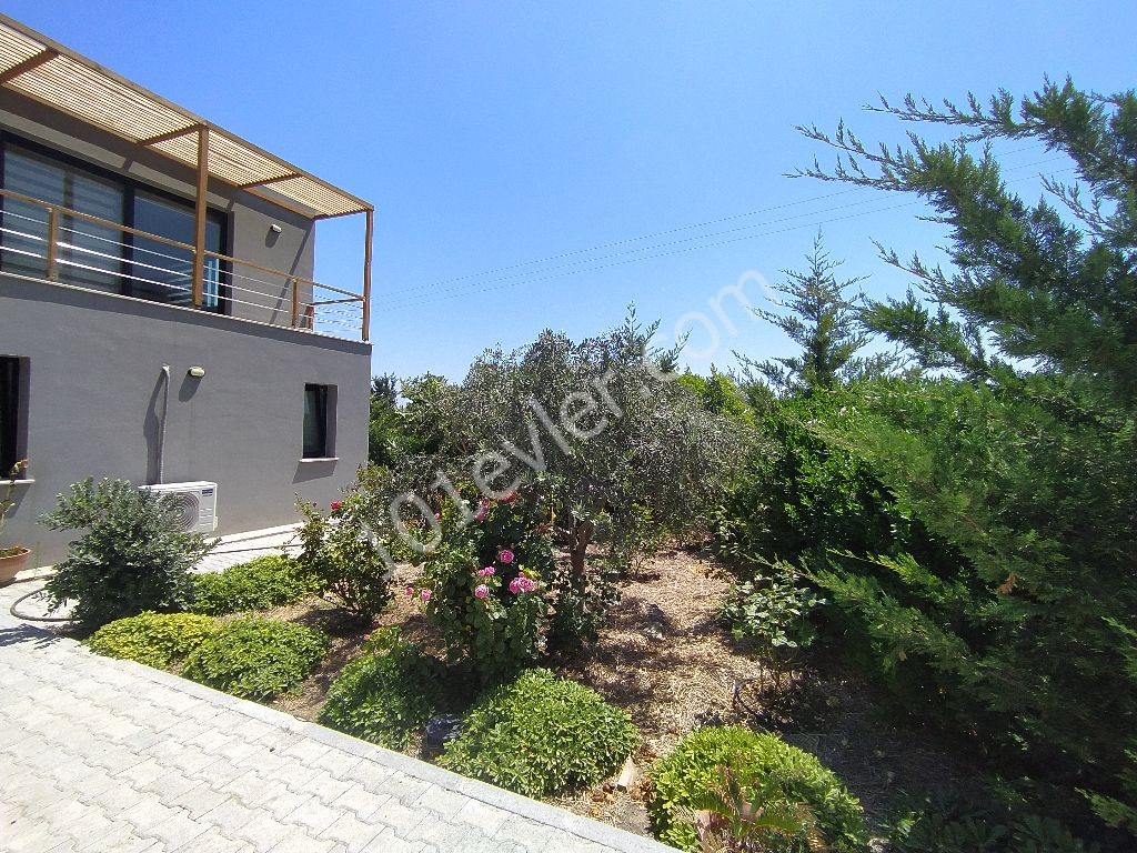 Zu verkaufen Villa mit Pool in Kyrenia, Catalkoy, Lu 2+1 +905428777144 Llogarapp Turkce, English, Rus ** 