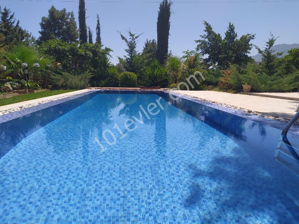 Zu verkaufen Villa mit Pool in Kyrenia, Catalkoy, Lu 2+1 +905428777144 Llogarapp Turkce, English, Rus ** 