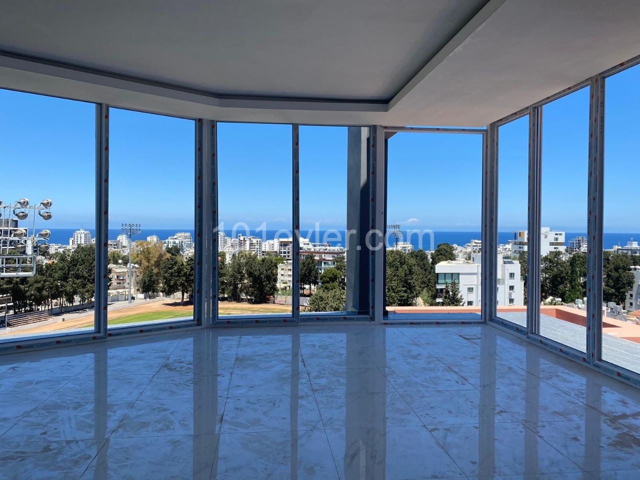 WIR HABEN AN JEDES DETAIL GEDACHT, DAMIT SIE KYRENIA UND DAS MITTELMEER IN IHRER EXKLUSIVEN PENTHOUSE-WOHNUNG GENIEßEN KÖNNEN ** 