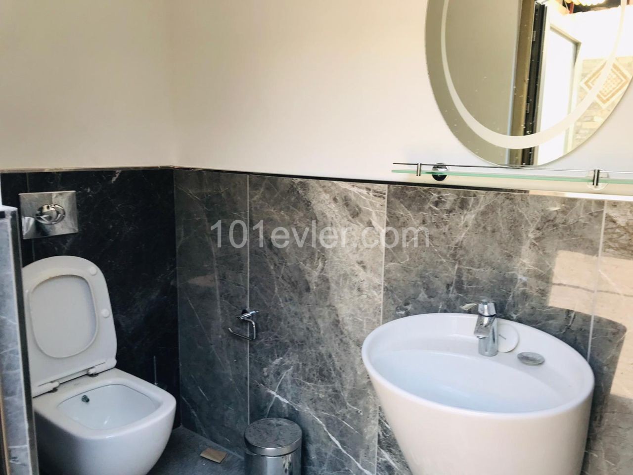 GİRNE MERKEZDE ÖZEL YAPIM YÜZME HAVUZLU PENTHOUSE