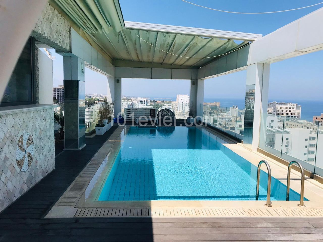 GİRNE MERKEZDE ÖZEL YAPIM YÜZME HAVUZLU PENTHOUSE