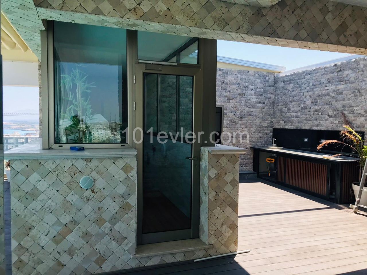 PRIVATE POOL PENTHOUSE FOR RENT IN KYRENIA 