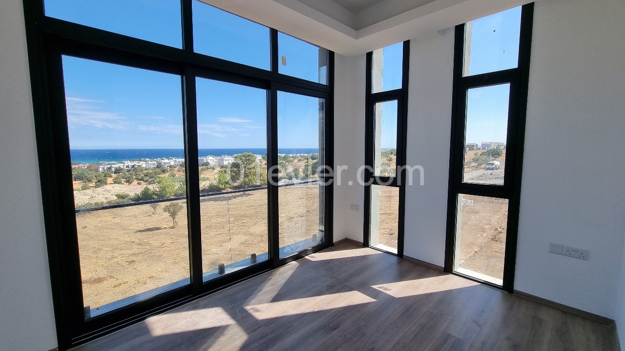 GIRNE - YESILTEPE' DE KESILMEZ MANZARASI ILE MODERN DIZAYN VILLA 