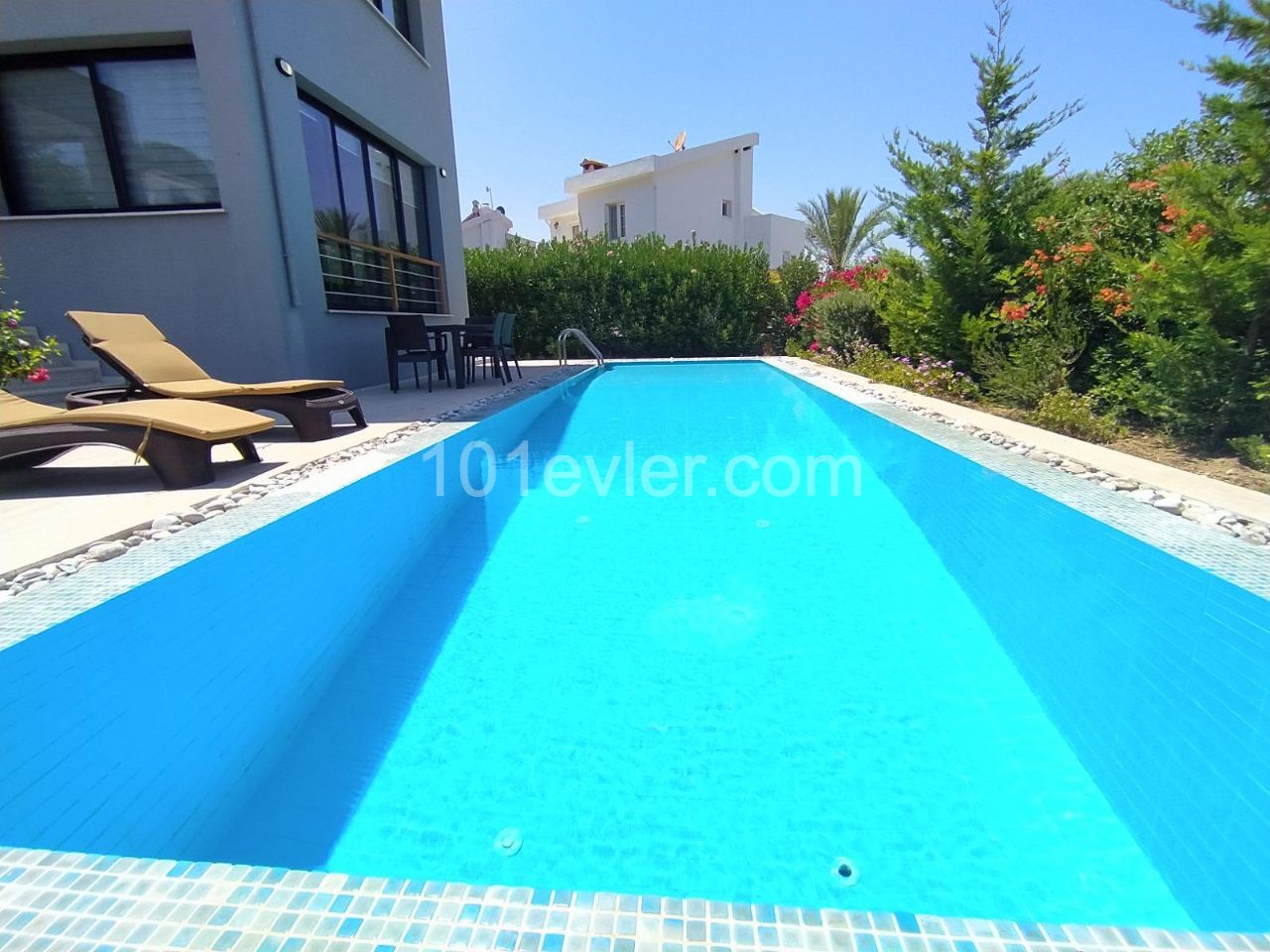 LUXUSVILLA MIT 4 SCHLAFZIMMERN, POOL IN KYRENIA CHATALKÖY ZUM VERKAUF ** 