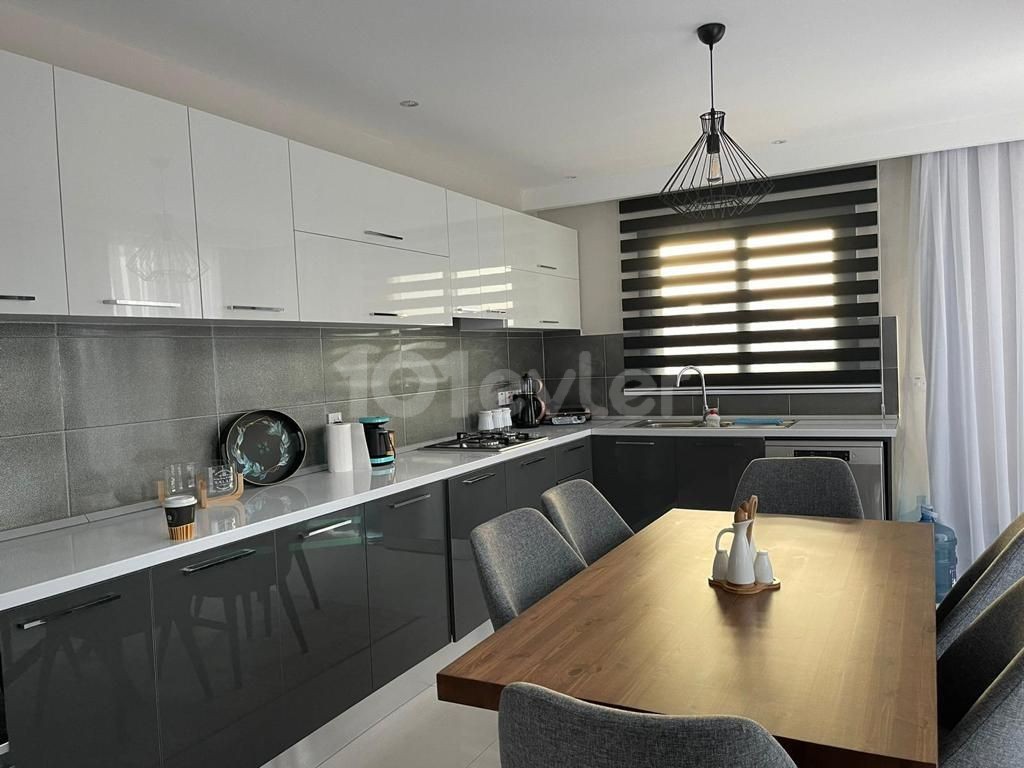 3 SCHLAFZIMMER PENTHOUSE APARTMENT IN KYRENIA ZENTRUM ** 