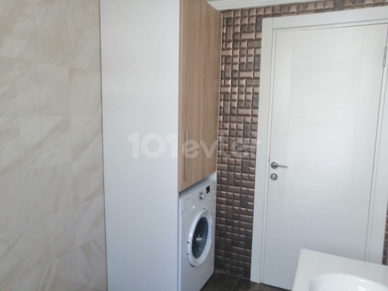 2 BEDROOM FLAT FOR RENT IN KYRENIA CENTER FURNISHED WITH BRAND NEW FOODS!!!