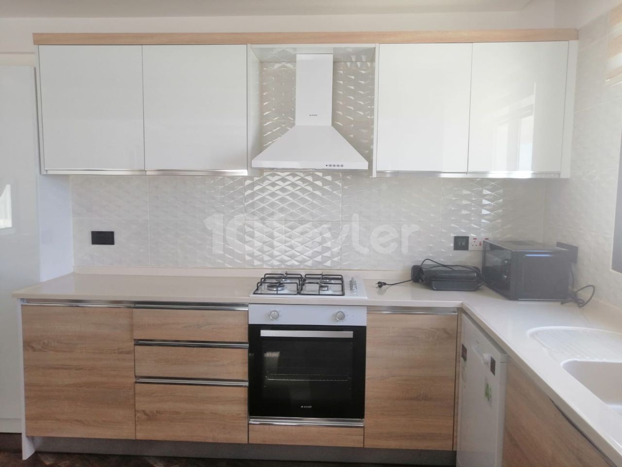 2 BEDROOM FLAT FOR RENT IN KYRENIA CENTER FURNISHED WITH BRAND NEW FOODS!!!