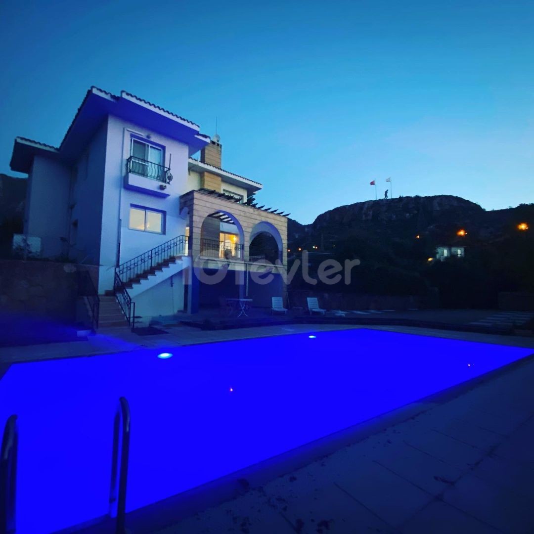 Kyrenia, Dogankoy 4 +1 tage zu vermieten villa mit privatem Pool + 905428777144 ** 