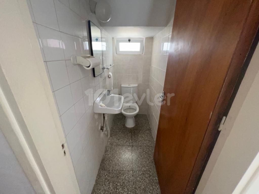 3+1 DETACHED BARGAIN FLAT IN KYRENIA CENTER!!!