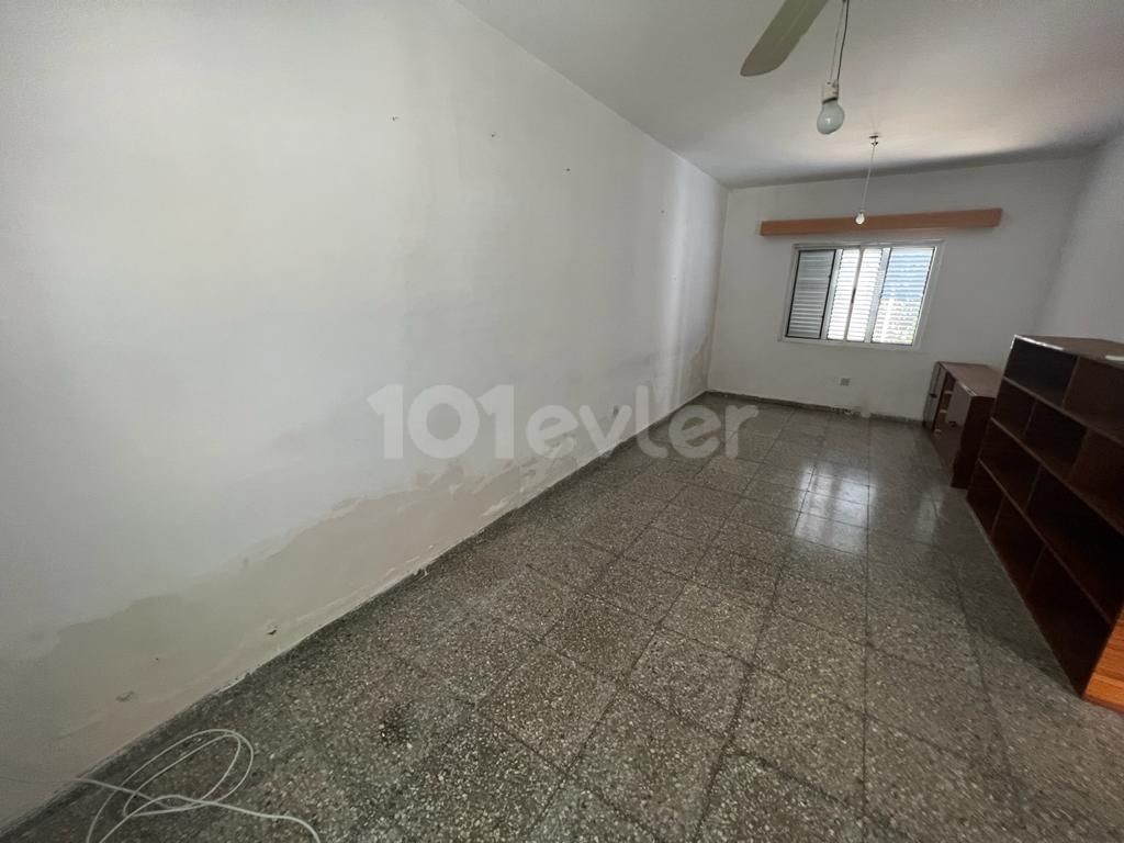 3+1 DETACHED BARGAIN FLAT IN KYRENIA CENTER!!!