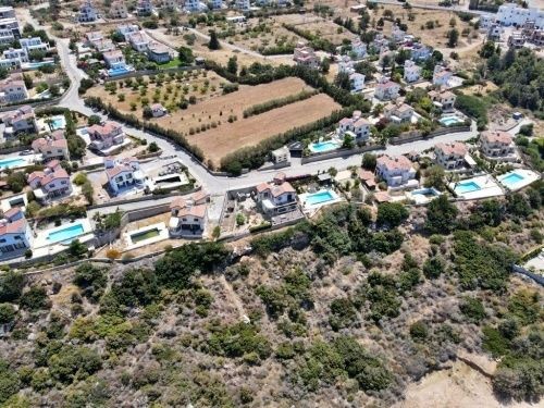 3 + 1 Villa mit herrlichem Blick auf die Natur und das Meer in Esentepe ** 