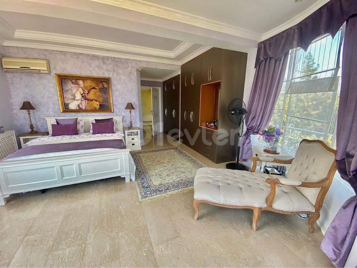 Bellapais'te kiralık lüks villa