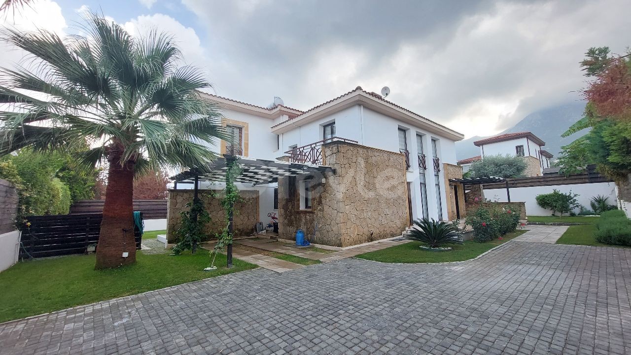 Bellapais, satilik 4+1 ozel havuzlu villa , TURK  MALI  +905428777144 Русский, English, Turkce