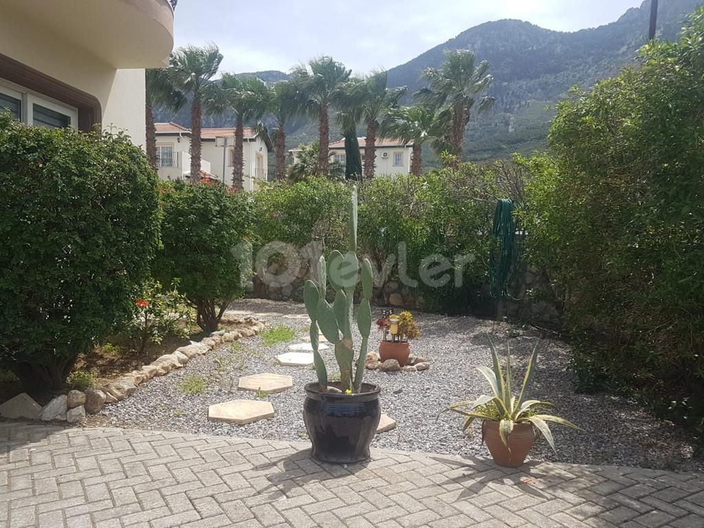 Lapta da Özel Havuzlu Deniz Manzaralı Eşyalı Kiralık Villa!