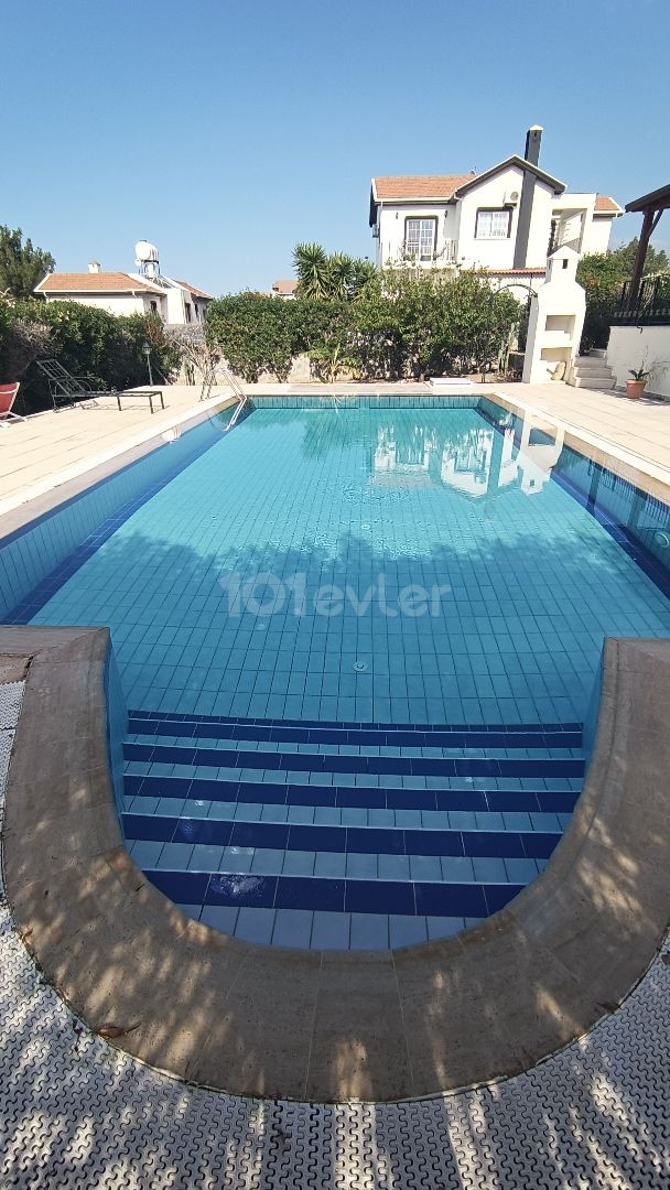 Möblierte Villa zur Miete in Lapta mit privatem Pool!