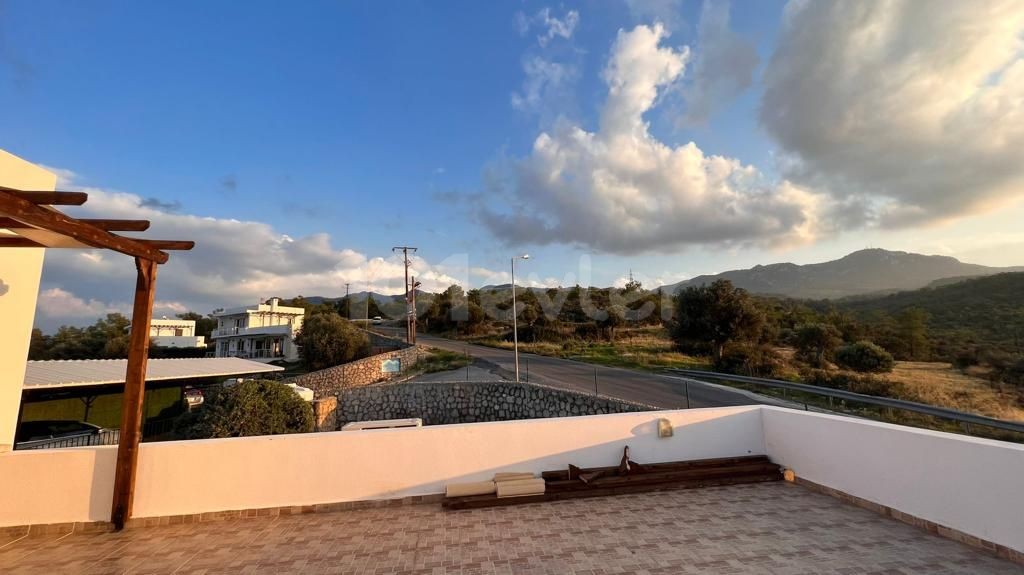 EIN RUHIGES UND FRIEDLICHES HAUS, WO SIE EINEN HERRLICHEN BLICK AUF DAS MEER UND DIE BERGE ZUSAMMEN IN DER KARAAGAC BEREICH FINDEN KÖNNEN, KANN IHR SEIN. . . 