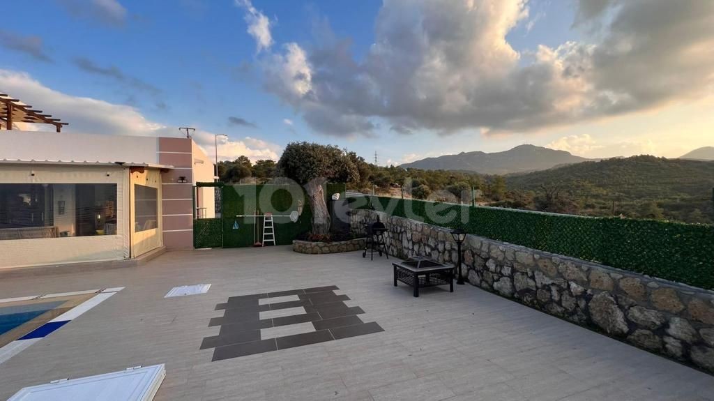 EIN RUHIGES UND FRIEDLICHES HAUS, WO SIE EINEN HERRLICHEN BLICK AUF DAS MEER UND DIE BERGE ZUSAMMEN IN DER KARAAGAC BEREICH FINDEN KÖNNEN, KANN IHR SEIN. . . 