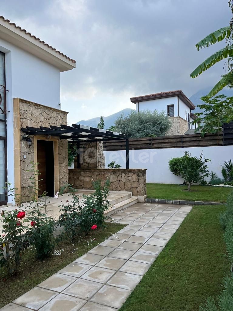 Villa To Rent in Bellapais, Kyrenia