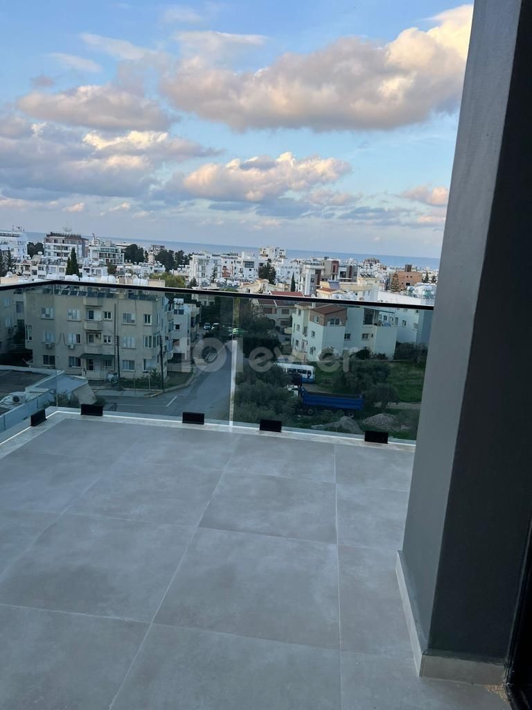 GIRNE MERKEZDE LÜKS 2+1 DAİRE 