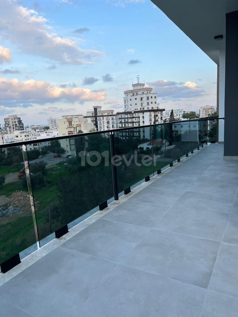 GIRNE MERKEZDE LÜKS 2+1 DAİRE 