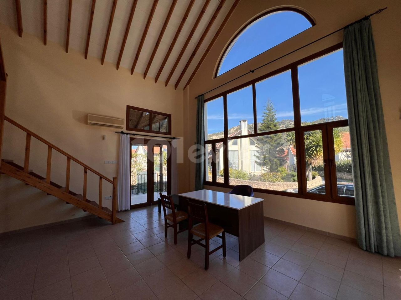 Villa with garden for the price of an apartment in Karsiyaka!!