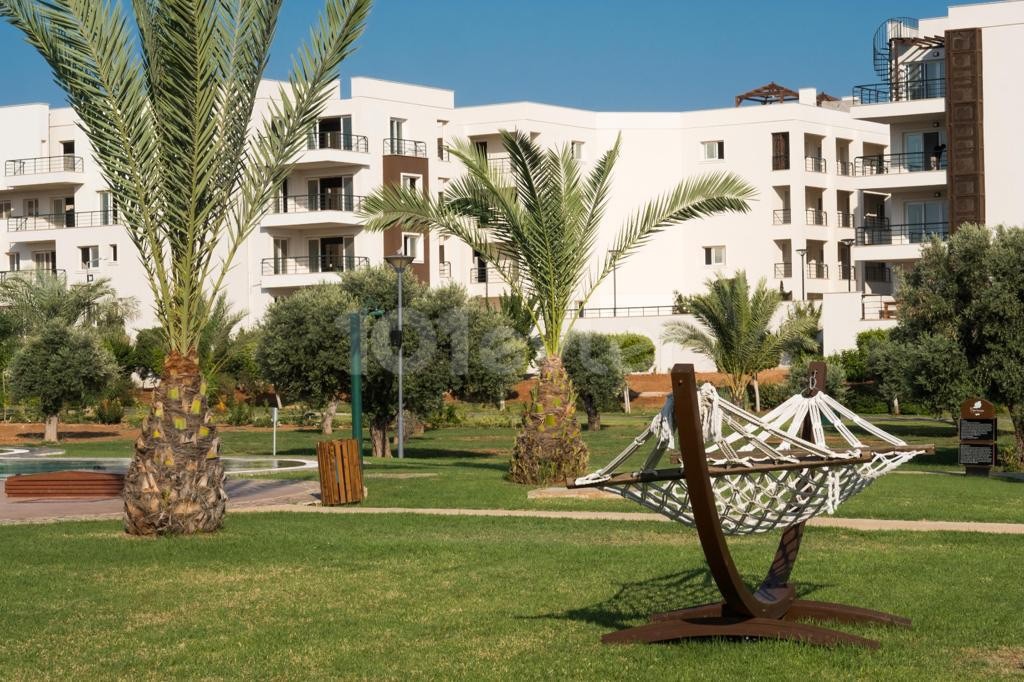  READY APARTMENT WITH 3 BEDROOMS AND A PRIVATE POOL, DIRECTLY BY THE MEDITERRANEAN SEA !!!