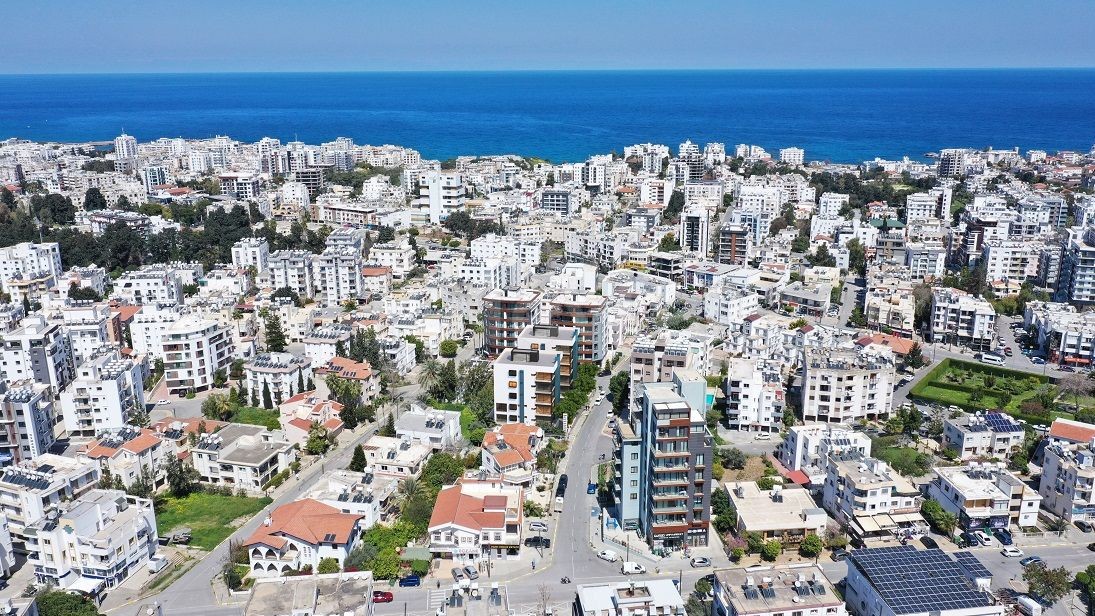 Kuzey Kıbrıs Girne'nin merkezinde satılık lüks ve konforlu ofis. 