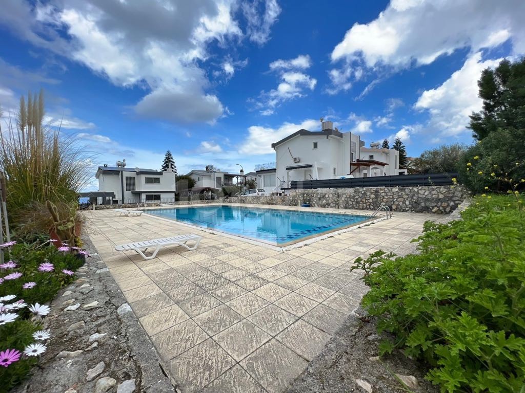 VILLA MIT 3 SCHLAFZIMMERN UND GEMEINSAMER POOL IN KYRENIA - ÇATALKÖY