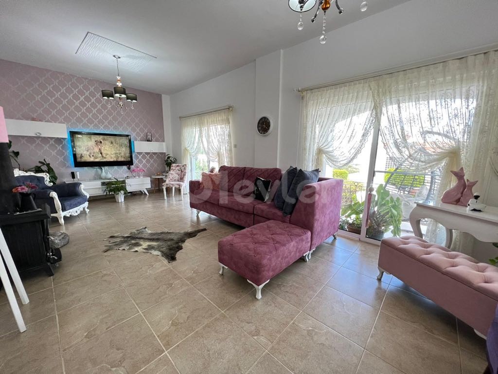 VILLA MIT 3 SCHLAFZIMMERN UND GEMEINSAMER POOL IN KYRENIA - ÇATALKÖY