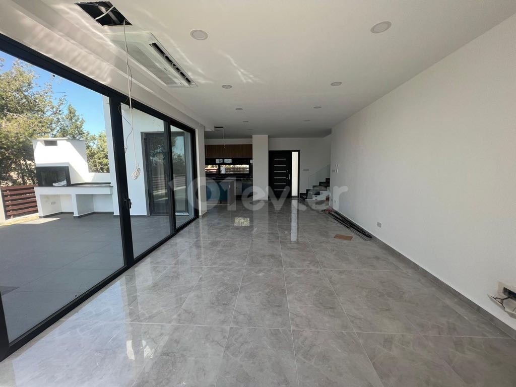 4 BEDROOM MODERN DESİGN VILLA FOR SALE IN OZANKOY- KYRENIA 