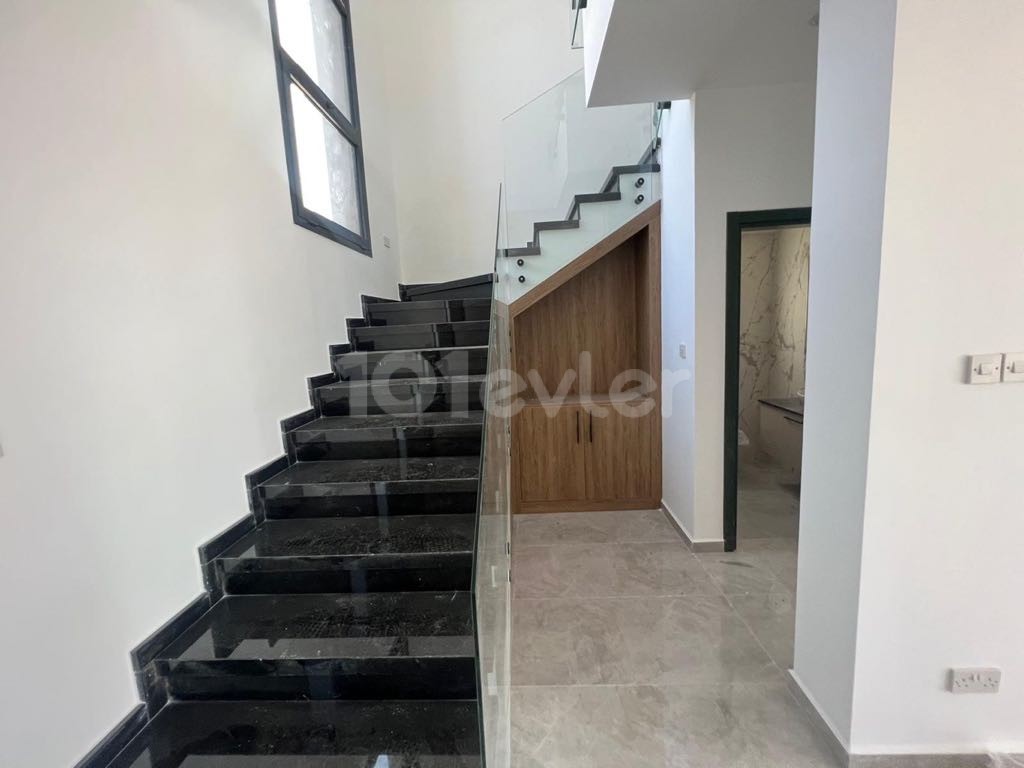 4 BEDROOM MODERN DESİGN VILLA FOR SALE IN OZANKOY- KYRENIA 