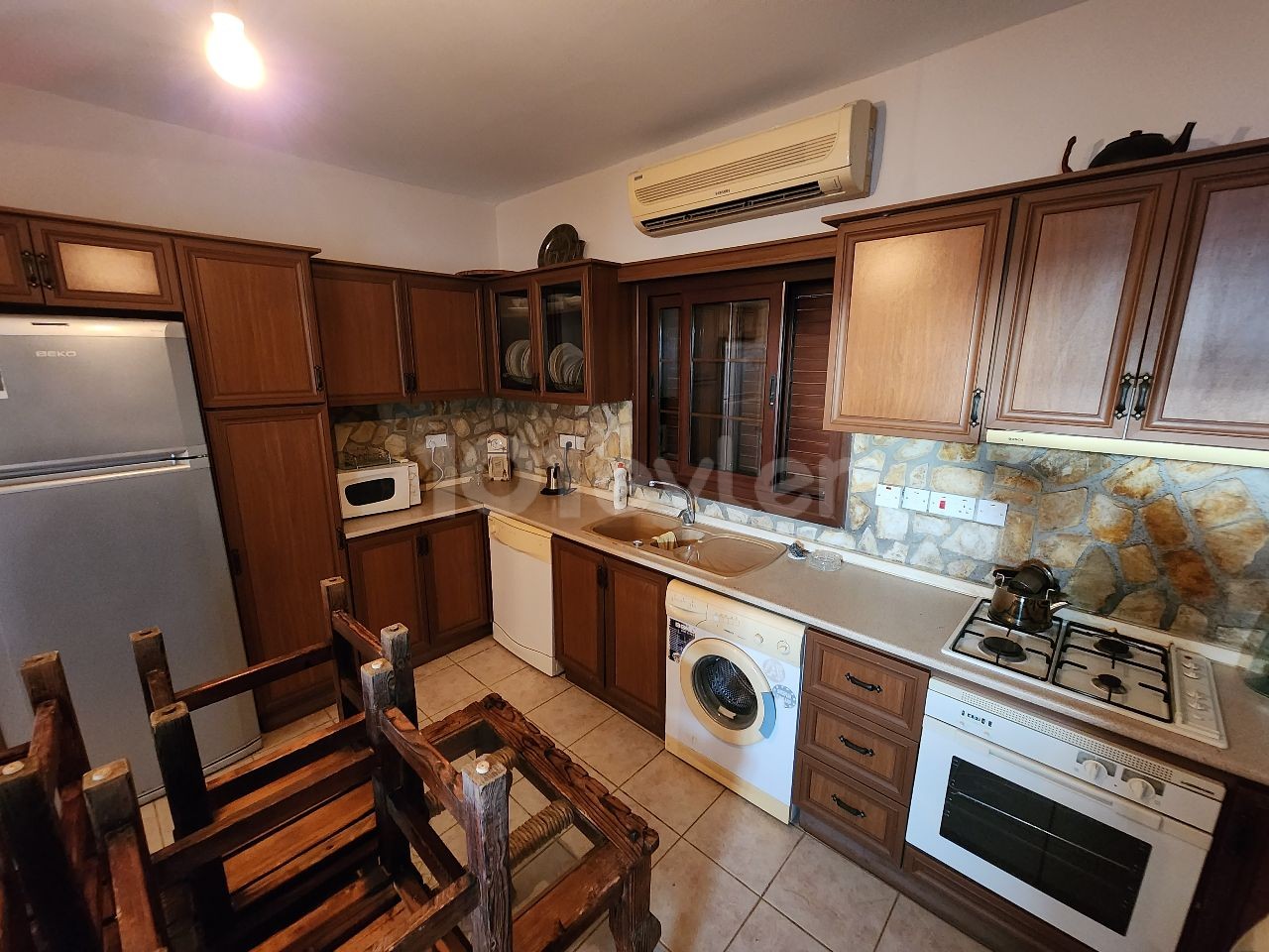 Karşıyaka, 3+1 villa for rent, close to the sea +905428777144 Русский, Turkish, English