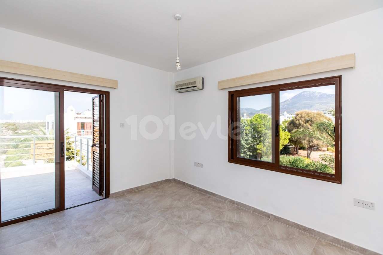 SPACIOUS BRIGHT VILLA WITH PRIVATE GARDEN WITH SEA AND MOUNTAIN VIEWS 5 MIN TO THE BEACH