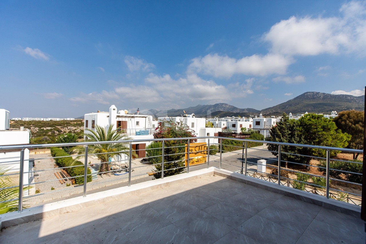 GERÄUMIGE HELLE VILLA MIT PRIVATEM GARTEN MIT MEER- UND BERGBLICK 5 MINUTEN VOM STRAND ENTFERNT