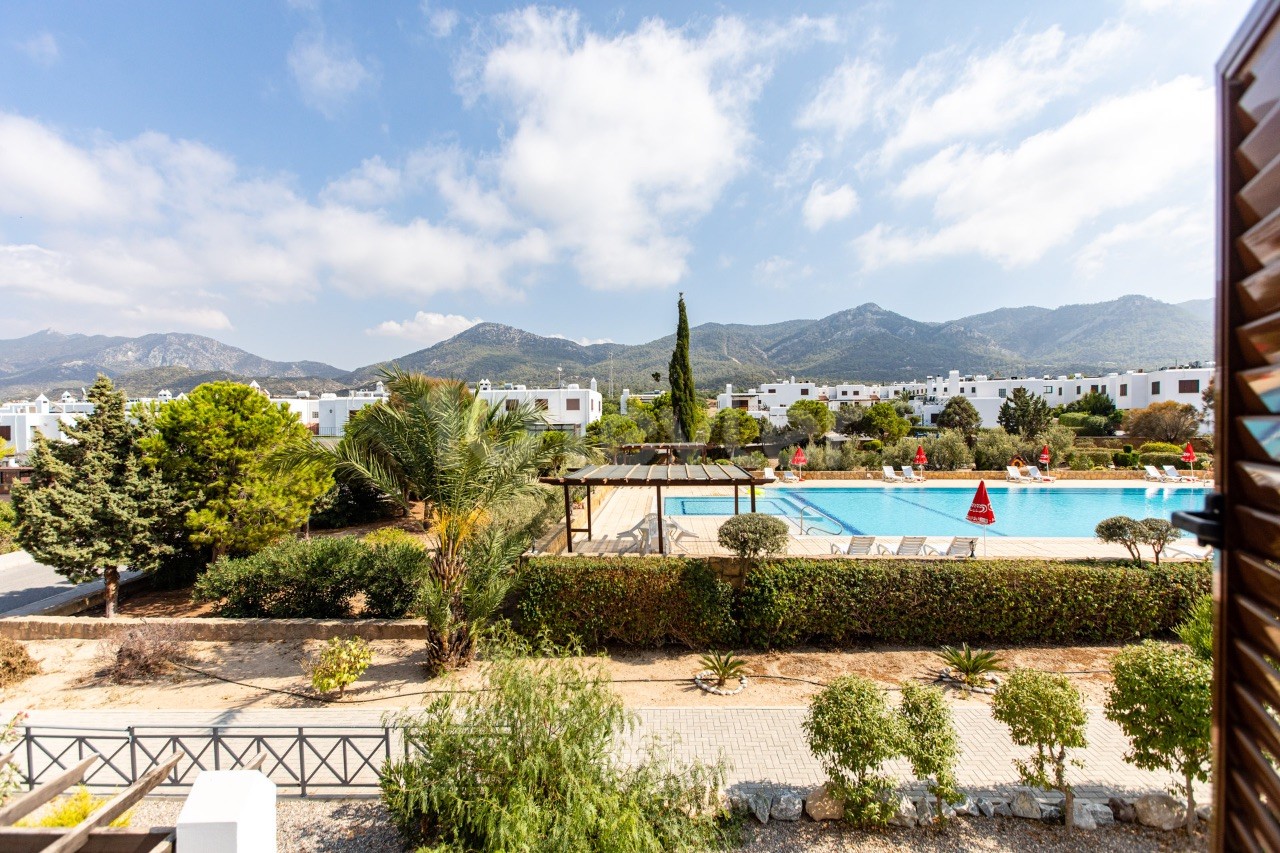 GERÄUMIGE HELLE VILLA MIT PRIVATEM GARTEN MIT MEER- UND BERGBLICK 5 MINUTEN VOM STRAND ENTFERNT