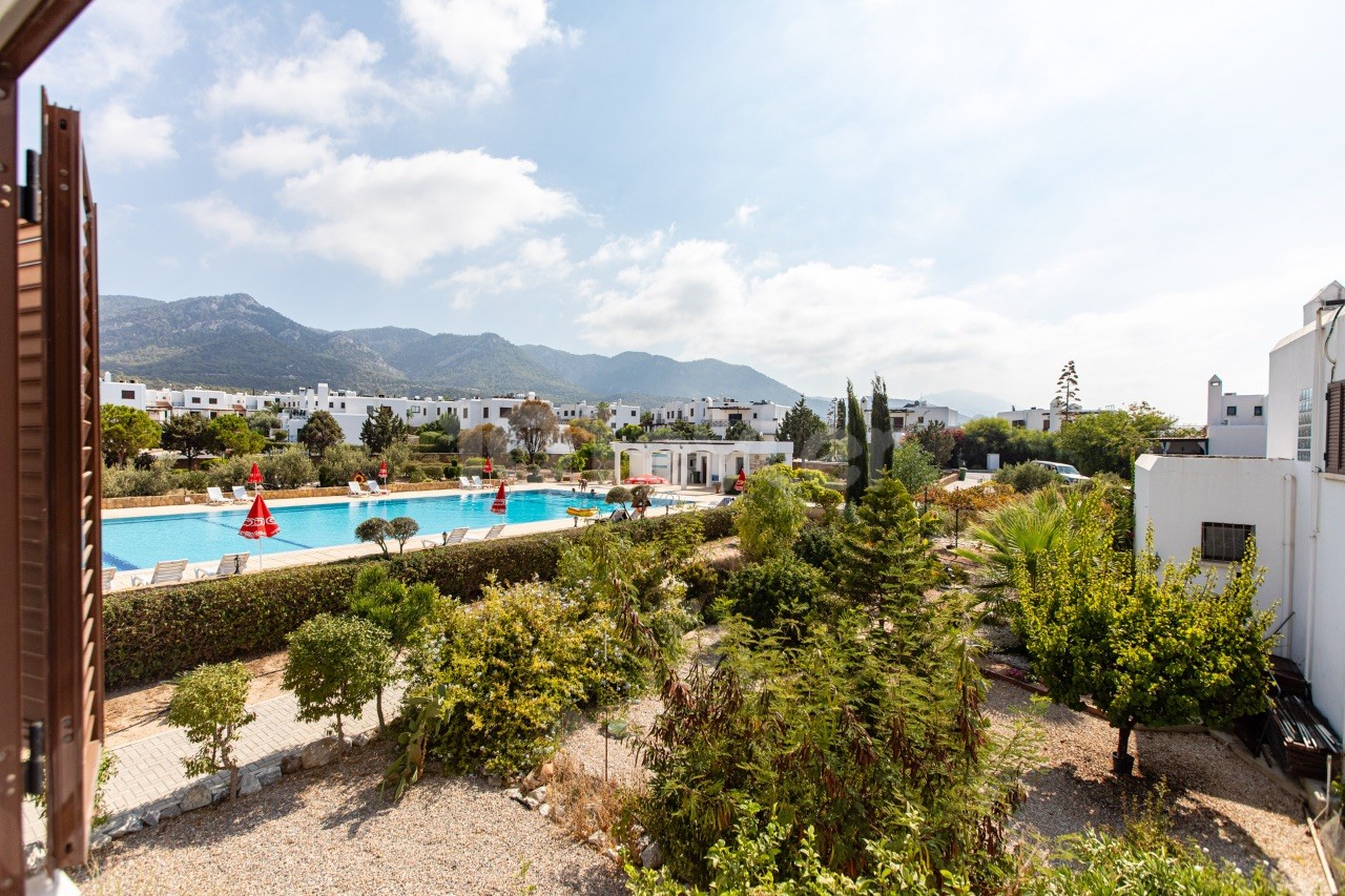 GERÄUMIGE HELLE VILLA MIT PRIVATEM GARTEN MIT MEER- UND BERGBLICK 5 MINUTEN VOM STRAND ENTFERNT