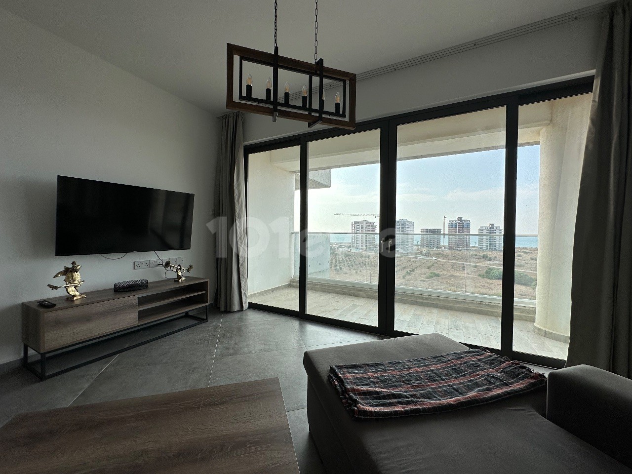 1 bedroom apartment with a sea view 