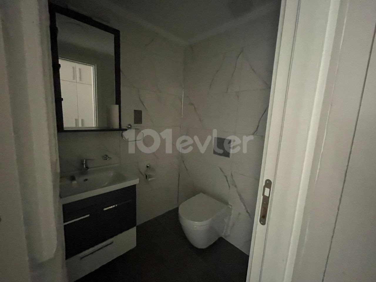 2 BEDROOM FLAT FOR RENT IN KYRENIA CENTER WITH SHARED POOL WITHIN THE SITE!!