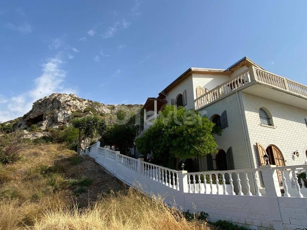 7+5 villa with sea and mountain views!