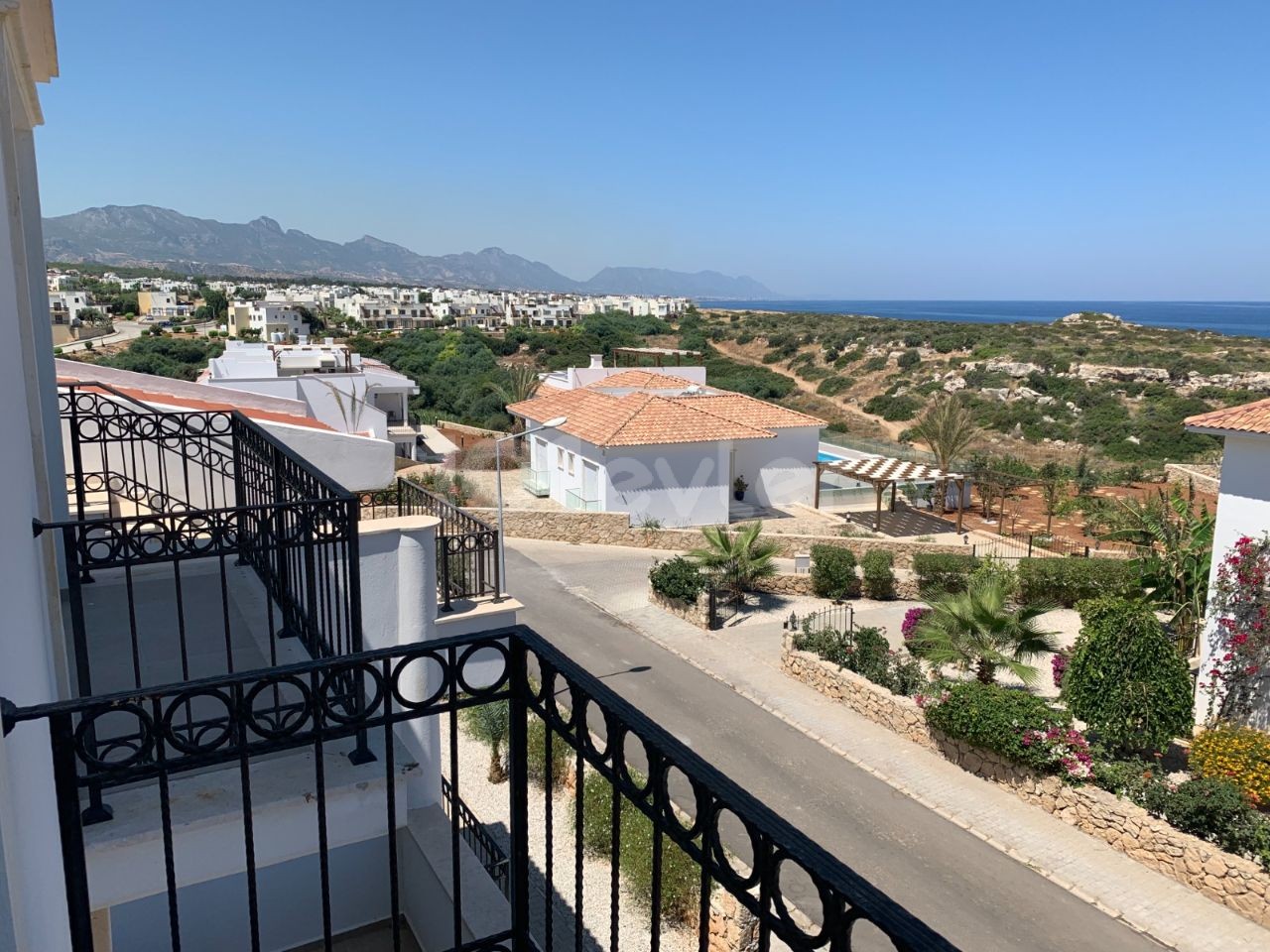 1 DUPLEX PENTHOUSE WITH SEA VIEW FOR SALE IN KYRENIA ESENTEPE!