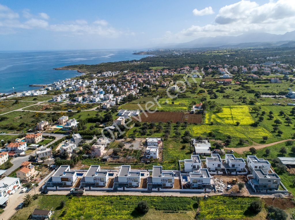 Kıbrıs Girne Çatalköy'de Denize Yürüyüş Mesafesinde Satılık Ultra Lüks 3+1 Villa