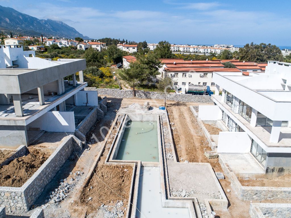 Kıbrıs Girne Alsancak'ta Site İçerisinde Lüks 2+1 Bahçeli Daire