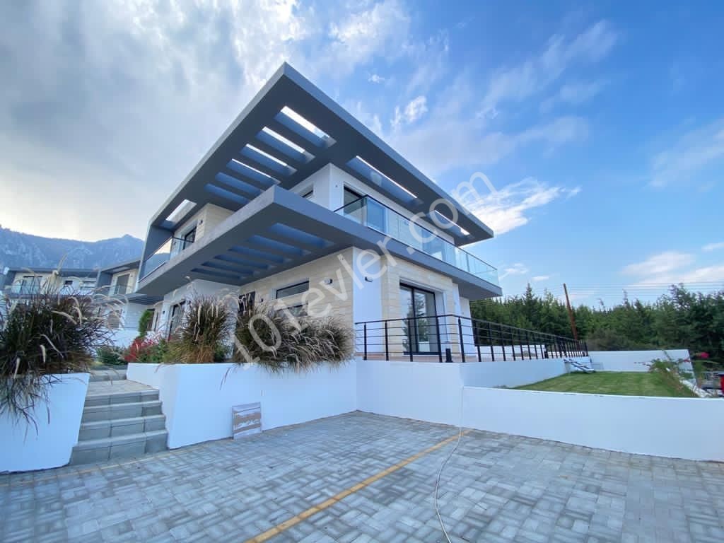 Ultra Luxury 4 + 1 freistehende Villa mit Berg-und Meerblick in wunderschöner Lage in Zypern Kyrenia Edremit ** 